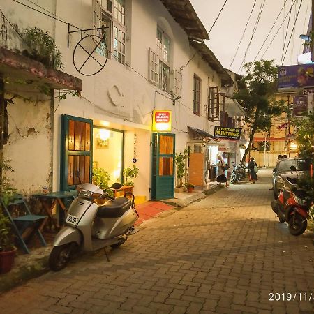 Spice Holidays Hotel Kochi Buitenkant foto