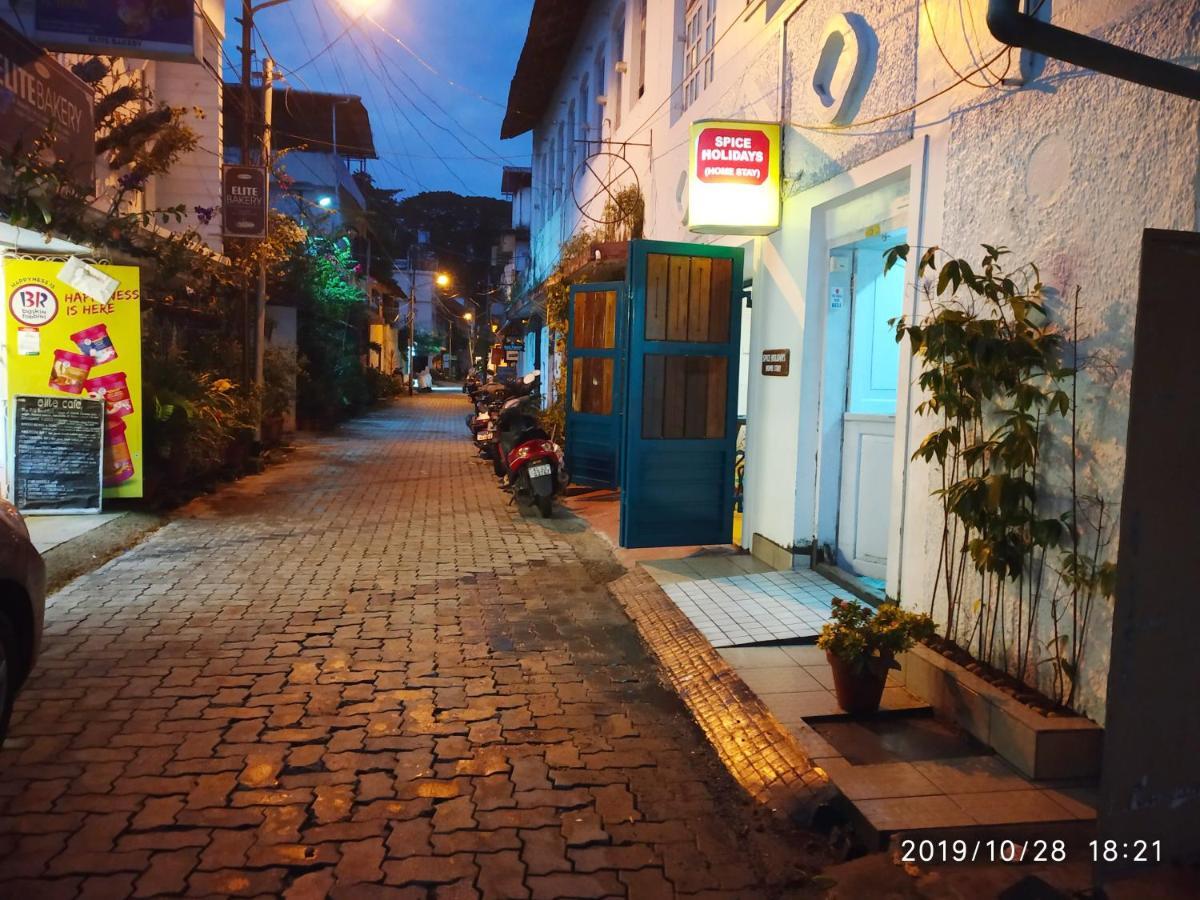 Spice Holidays Hotel Kochi Buitenkant foto