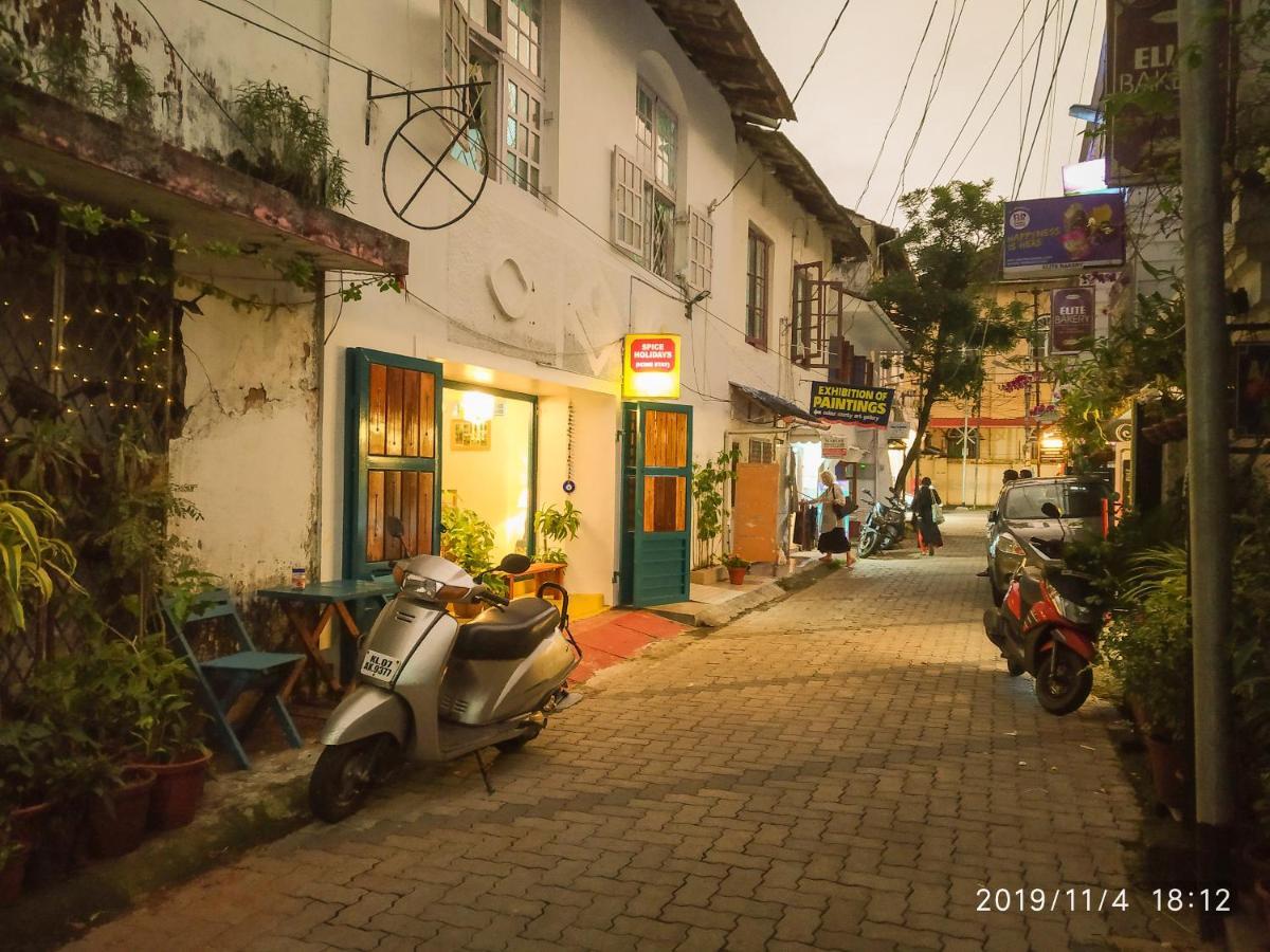 Spice Holidays Hotel Kochi Buitenkant foto